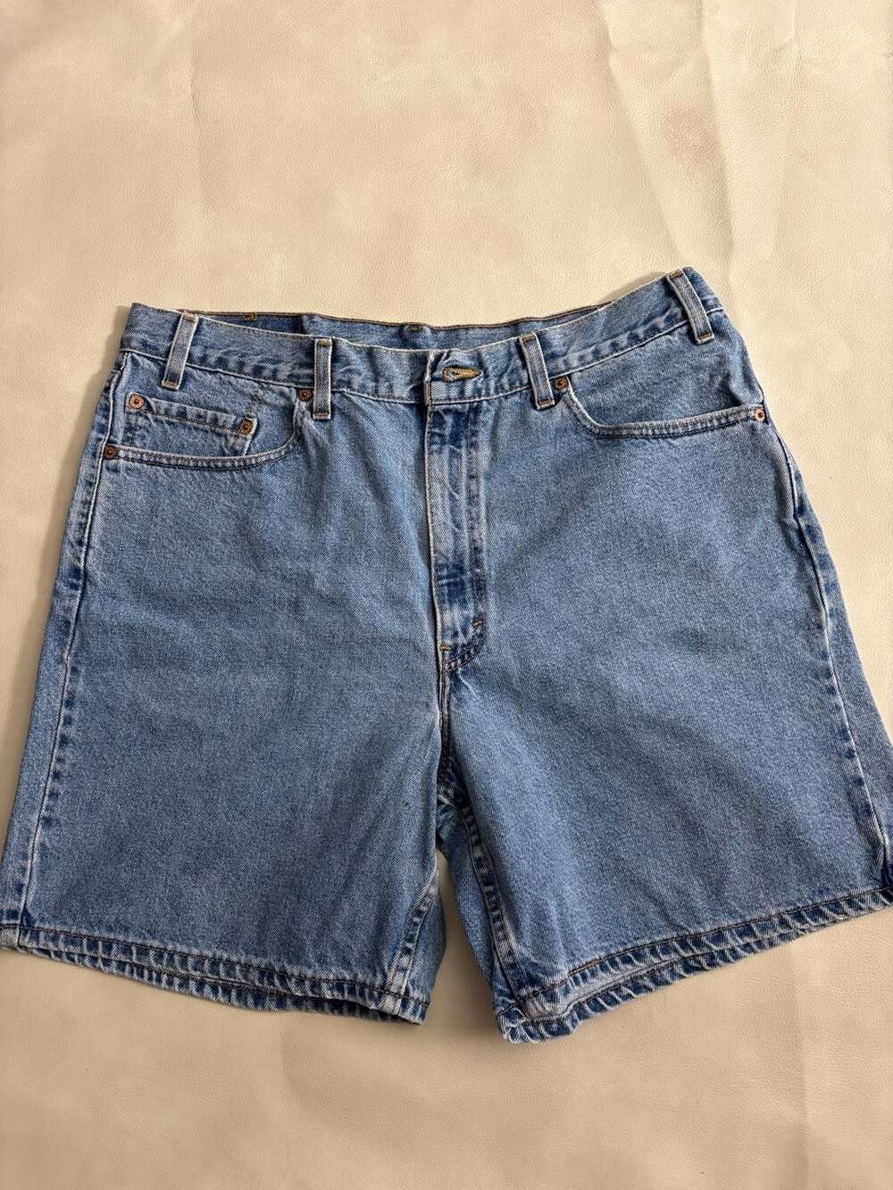 Levi's 550 Relaxed Fit Shorts Size 36 Light Wash Denim